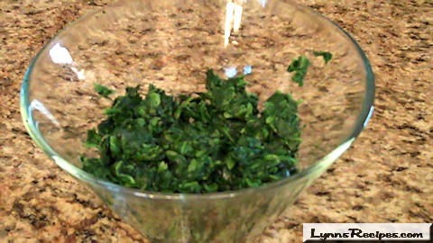 Lynn's Recipes Cooking Tip # 01 -- Squeezing Water from Spinach