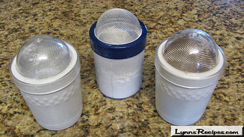 Lynn's Recipes Cooking Tip # 04 -- Using Flour and Sugar Shakers
