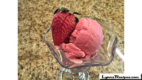 Strawberry Ice Cream - No Churn - Blender