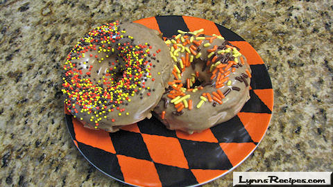 Baked Pumpkin Doughnuts with Maple Cinnamon Glaze